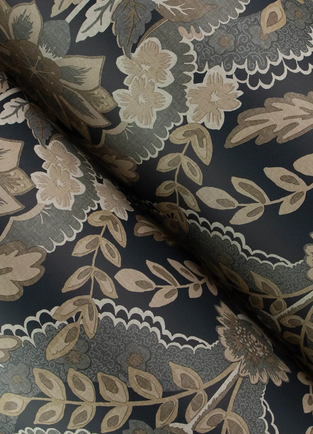 York Chris Loves Julia Collins Damask wallpaper pattern detail