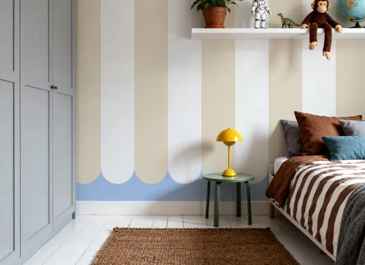 Scalloped Circus Stripes, Beige wallpaper, view 5